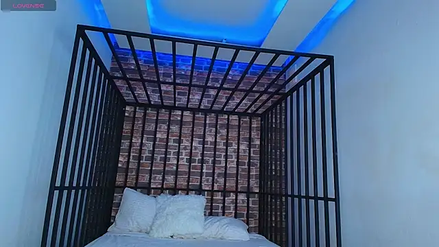 Ashlyrouxx online show from April 8, 10:01 pm