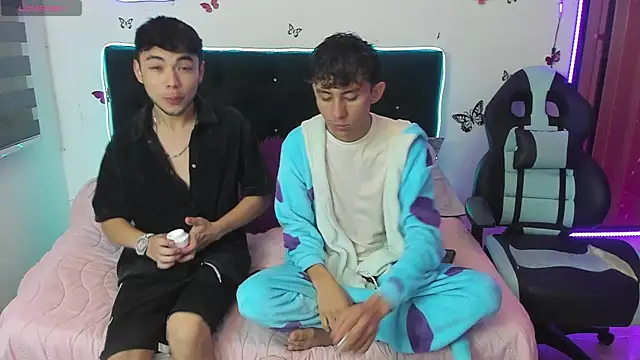 Antonythiago couple online show from November 18, 4:24 am