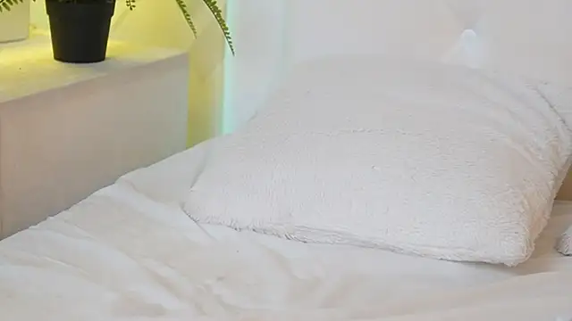 JadeHasy online show from December 4, 8:53 pm