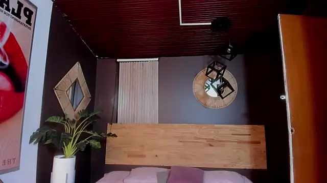 Velvet Dreamss online show from February 12, 11:45 am