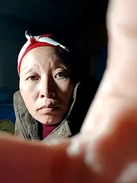 girl-hot2x online show from December 17, 12:20 pm