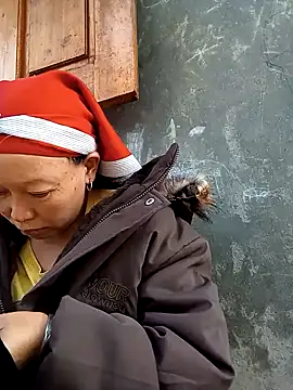 girl-hot2x online show from November 13, 7:29 am