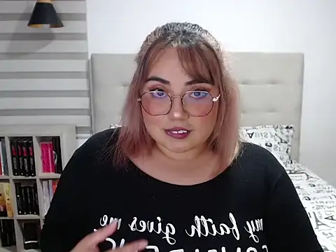 YiniBelle online show from April 8, 2:57 am