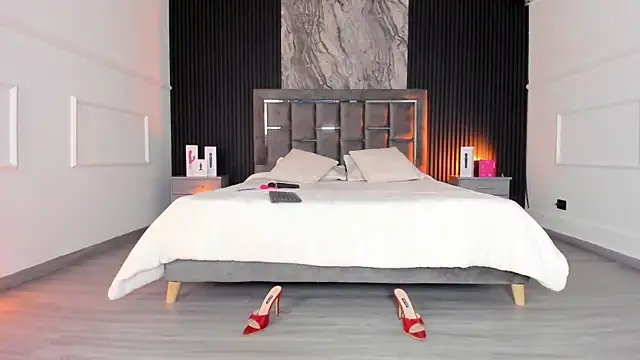 Laureenwells online show from December 20, 9:08 pm