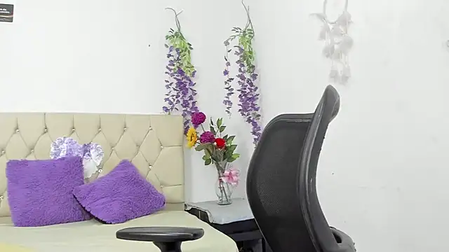  1Zoey online show from November 21, 8:00 pm