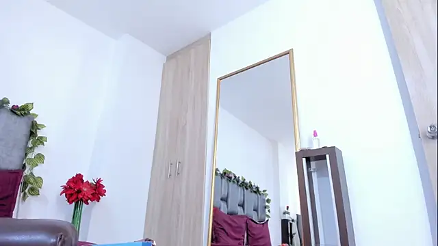 sarahhernandez online show from April 11, 2:54 pm