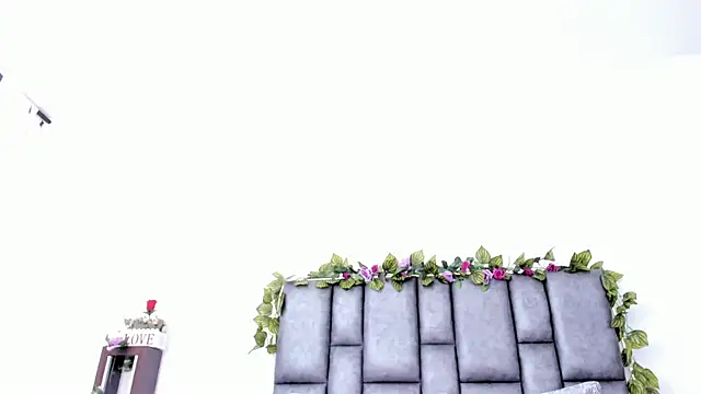 sarahhernandez online show from March 26, 4:09 pm