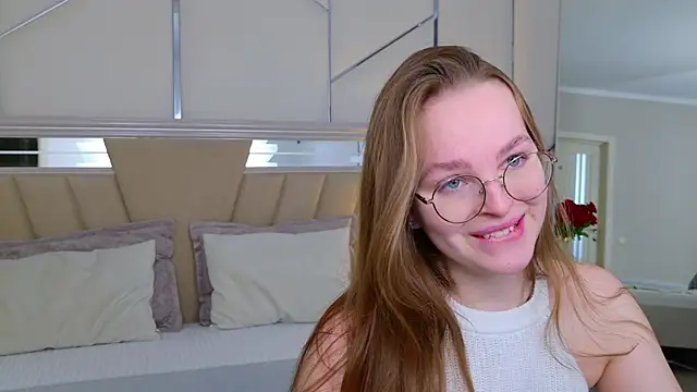 MadisonSmitt online show from April 8, 5:09 am