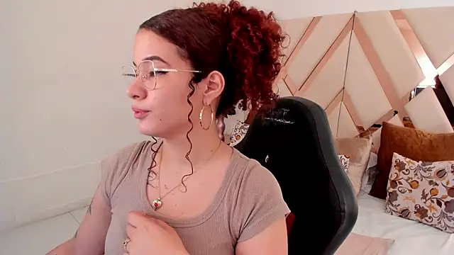 avrilwaynee online show from January 13, 12:09 pm