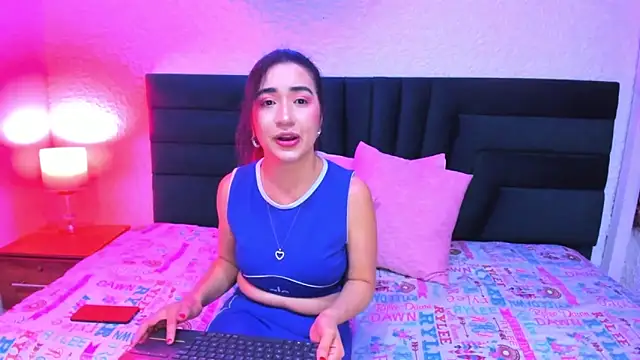 VictoriaRouge  online show from April 18, 8:20 pm