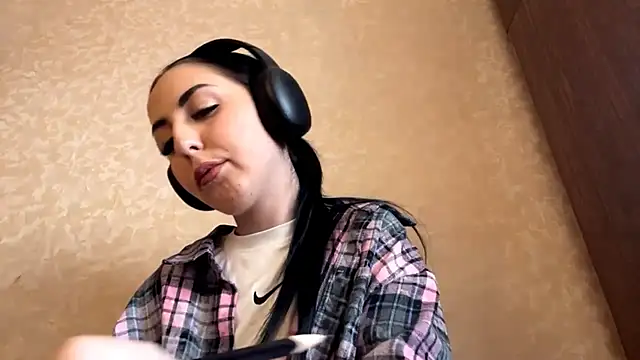 CindyFlowers online show from November 15, 12:17 pm