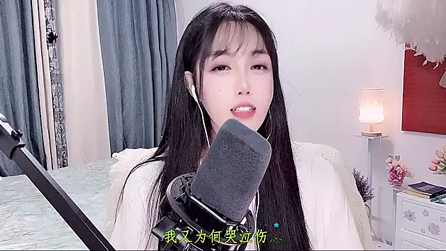 Laura 520 online show from June 25, 1:57 pm