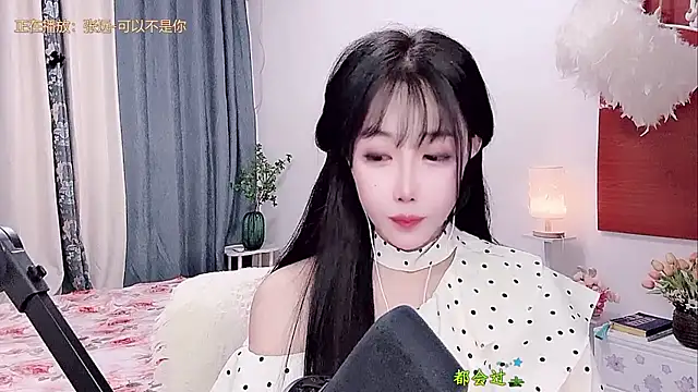 Laura 520 online show from June 10, 1:43 pm