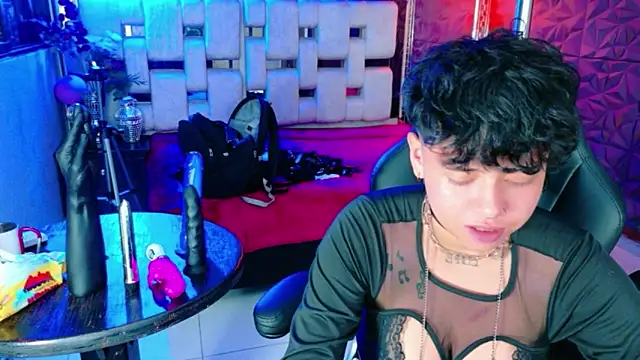 lunabustygirl online show from February 3, 6:22 am