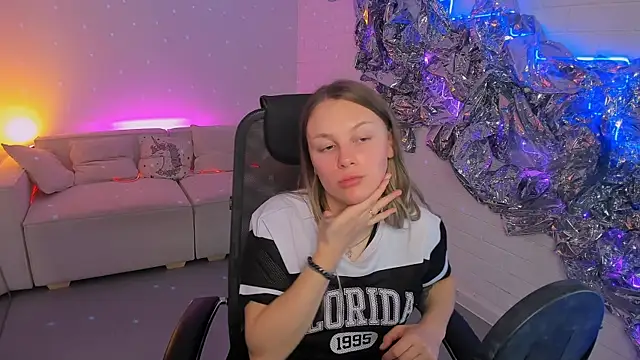 SandraLindsey online show from November 28, 1:36 pm