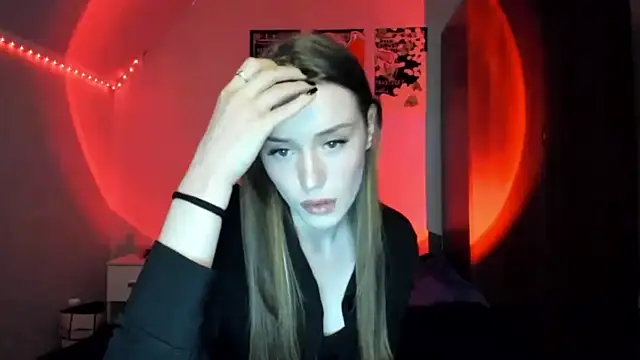 tinyglow online show from February 7, 11:30 pm