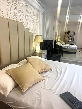 IvannaClaire online show from December 17, 12:31 pm