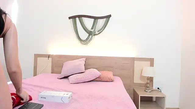 Emily Frostt online show from February 20, 8:09 pm