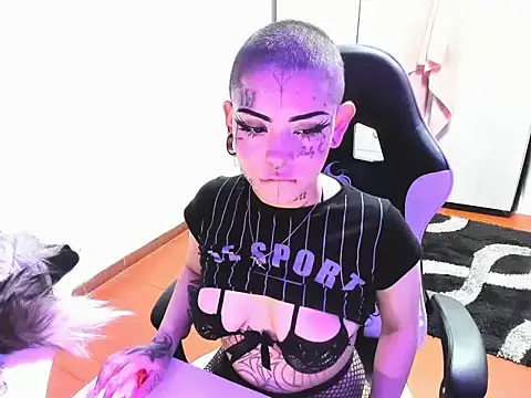 Zombitch online show from December 3, 11:07 pm