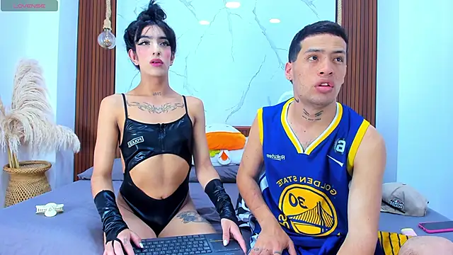 Loversinfire2 online show from November 15, 9:05 pm