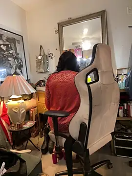 Motherbigbus online show from December 18, 1:32 am