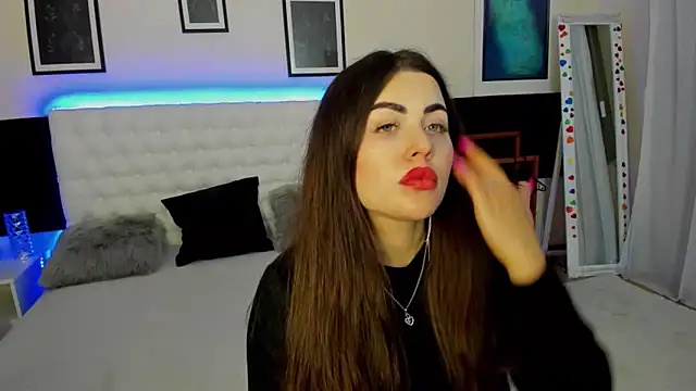 GraysLunna online show from November 19, 4:51 pm