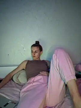 carolinakis  online show from December 16, 8:26 pm