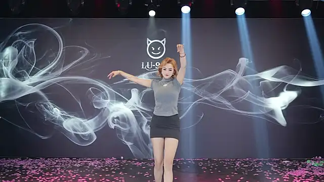 LU-909 online show from November 24, 8:27 am