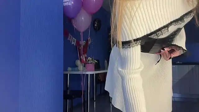 Jolienne online show from December 3, 3:25 pm