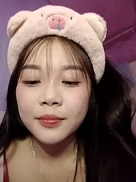 Baa-bee22 online show from May 4, 6:28 am