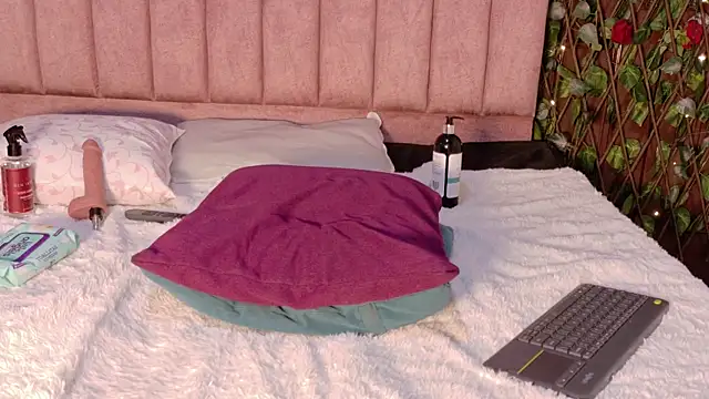 MiaJanss online show from January 9, 6:01 pm