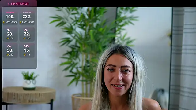 JuliaHyde online show from April 16, 9:39 pm