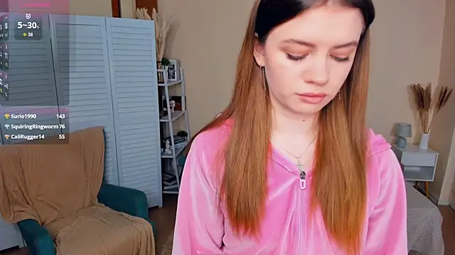 AngelesBenitz online show from April 9, 8:20 am