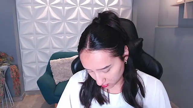 HorneyyQueen online show from November 22, 12:19 pm