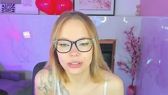 lucy loy online show from February 7, 3:16 pm