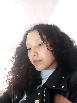 pettymoon1 online show from December 13, 9:32 pm