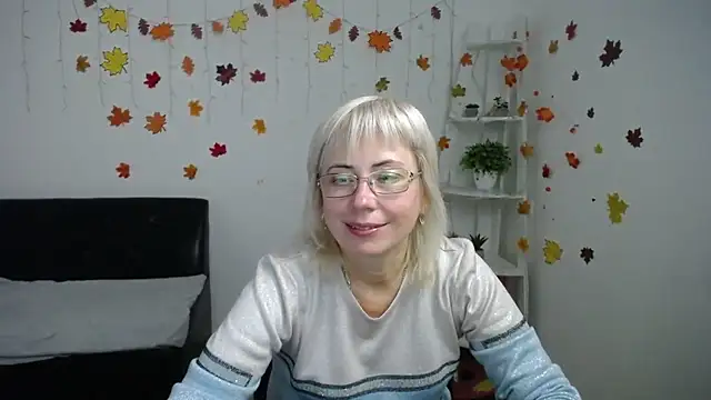 LaurenWishy online show from November 30, 2:32 pm