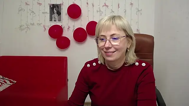 LaurenWishy online show from January 18, 1:18 pm