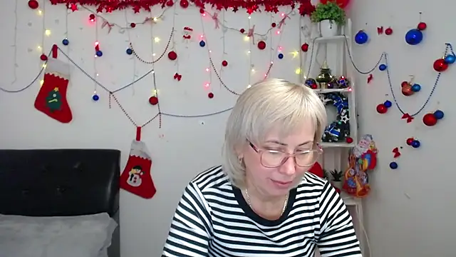 LaurenWishy online show from January 10, 12:10 pm