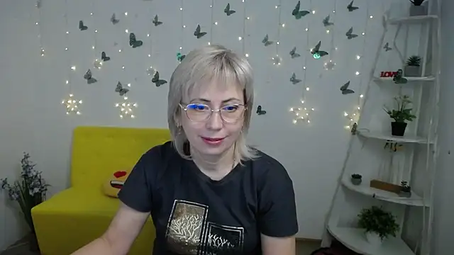 LaurenWishy online show from March 17, 6:39 am