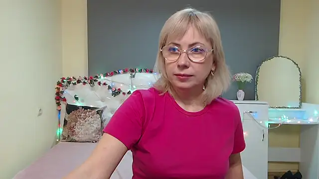 LaurenWishy online show from March 22, 12:22 pm