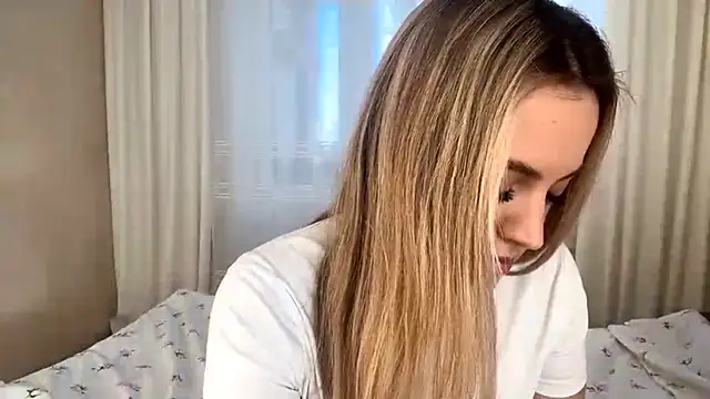 LuciaShadwell online show from December 1, 4:16 am