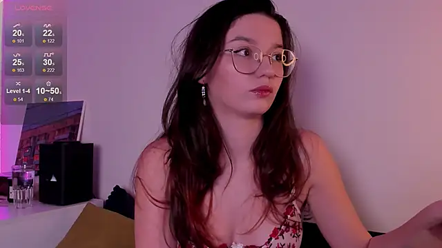 miabellee online show from November 28, 6:00 pm