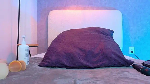 lanna w online show from March 6, 7:31 pm