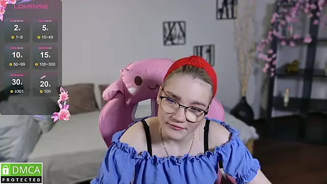 Megan Lora online show from December 3, 8:38 am