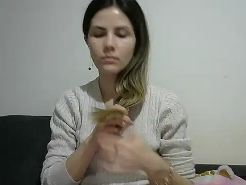 Erii18 online show from November 29, 8:35 pm