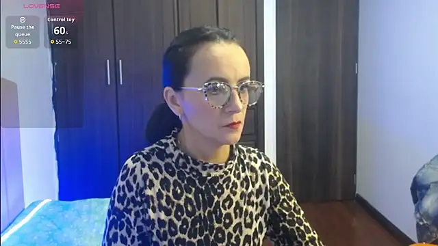 Juliana  lx online show from November 26, 1:23 pm