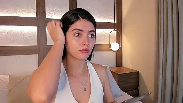 SarhaVega online show from April 19, 1:33 pm