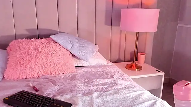 Evabellee online show from January 13, 7:07 pm