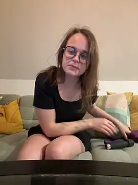 norafack33 online show from February 9, 7:05 pm